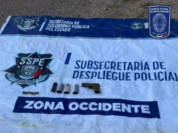 Detienen a dos hombres con arma y droga en San Francisco de Borja; recuperan una pick up robada - imagen 2