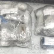 Detienen en Baja California a tres personas con casi 14 kilos de drogas en vehículo en operativo de la FGR - imagen 1
