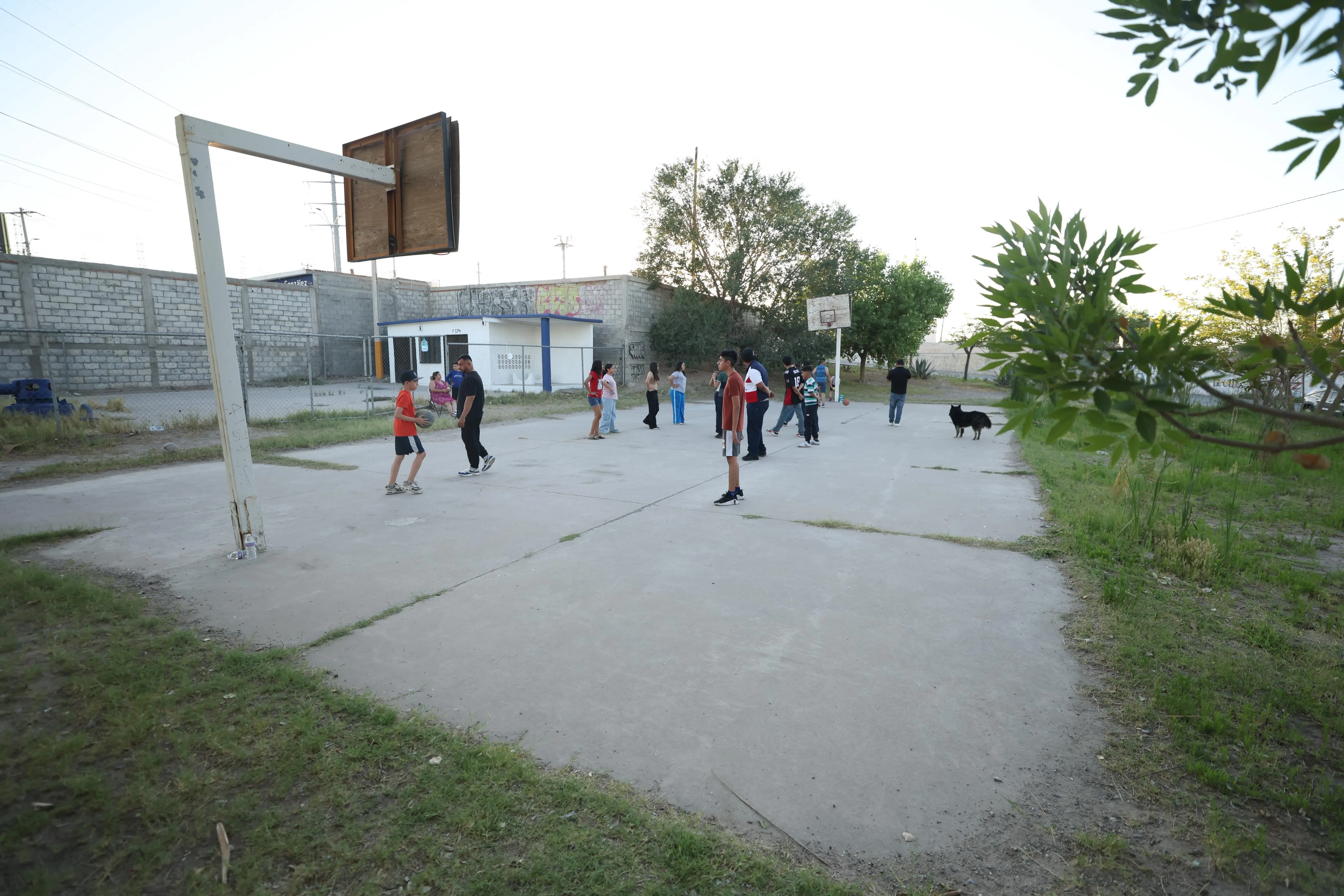 Presidente Municipal de Juárez convoca a vecinos a limpiar parque en Colinas del Sol - imagen 20