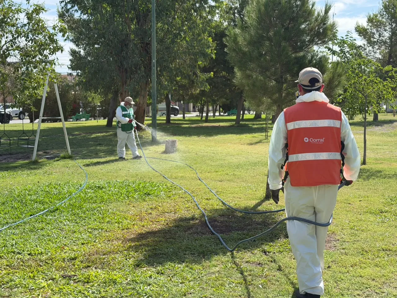 Inician fumigación contra garrapatas en parque Los Güeros y zonas aledañas en Ciudad Juárez - imagen 4