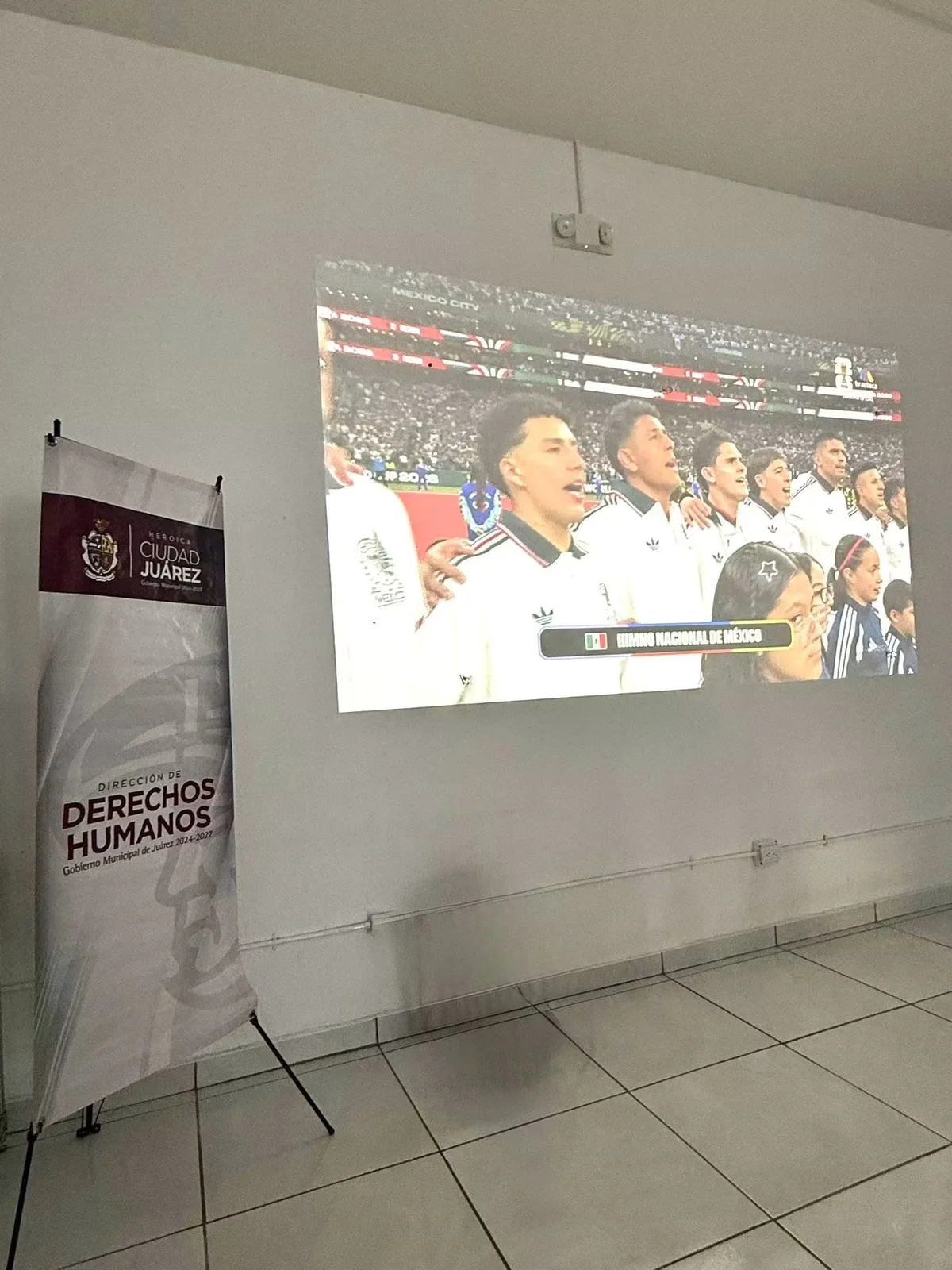 Celebran Día del Padre con transmisión del partido México vs República Checa en Juárez - imagen 1