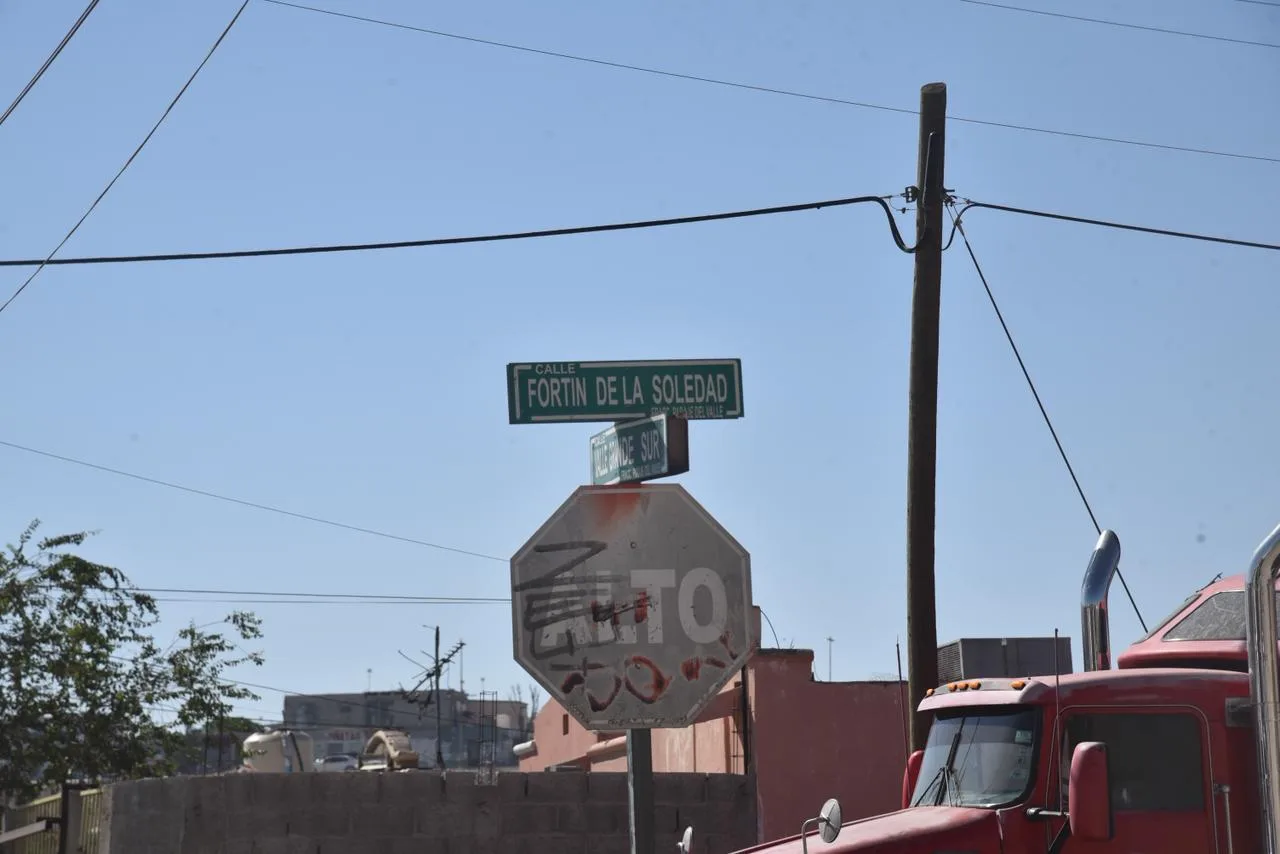 Obras Públicas realiza limpieza y bacheo en colonia Parajes del Valle en Juárez - imagen 7