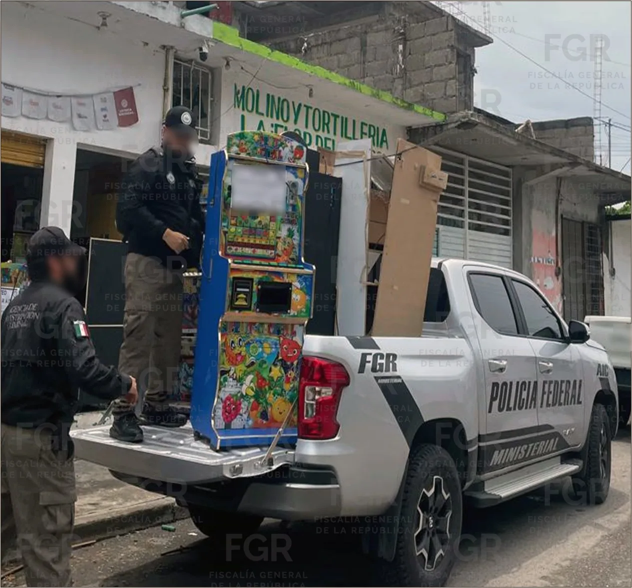 FGR asegura máquinas tragamonedas y cámaras en cateo en Veracruz - imagen 4