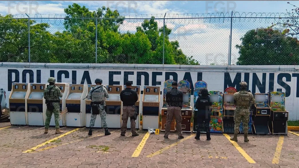 FGR asegura máquinas tragamonedas y cámaras en cateo en Veracruz - imagen 8