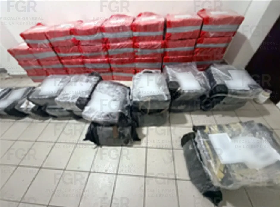 FGR detiene a cinco personas en Chiapas por transporte de cocaína en embarcación sin matrícula - imagen 2