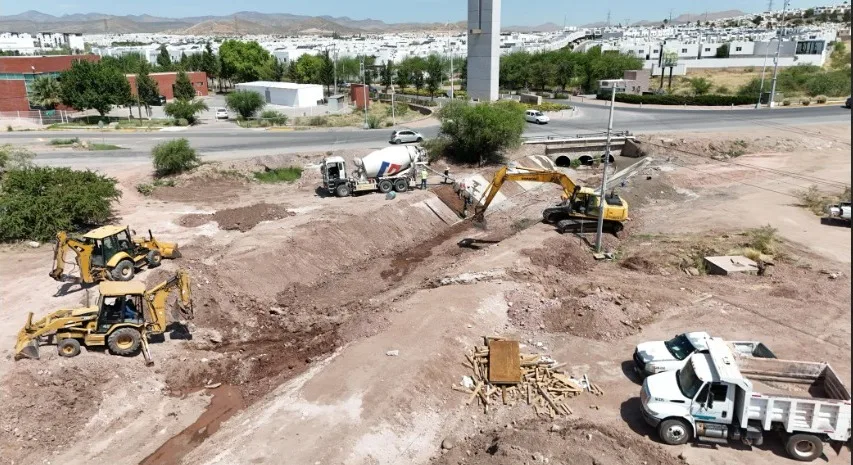 SCOP avanza con obras de drenaje en la prolongación de Teófilo Borunda, en Chihuahua - imagen 1