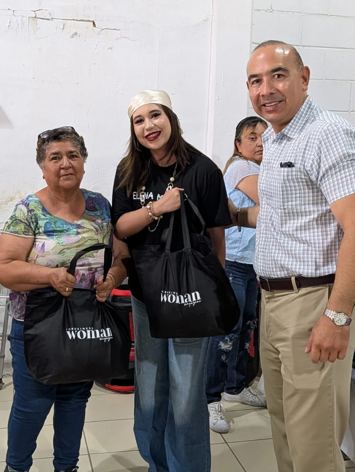 Business Woman Magazine entrega despensas en el Centro Comunitario Revolución Mexicana en Ciudad Juárez - imagen 1