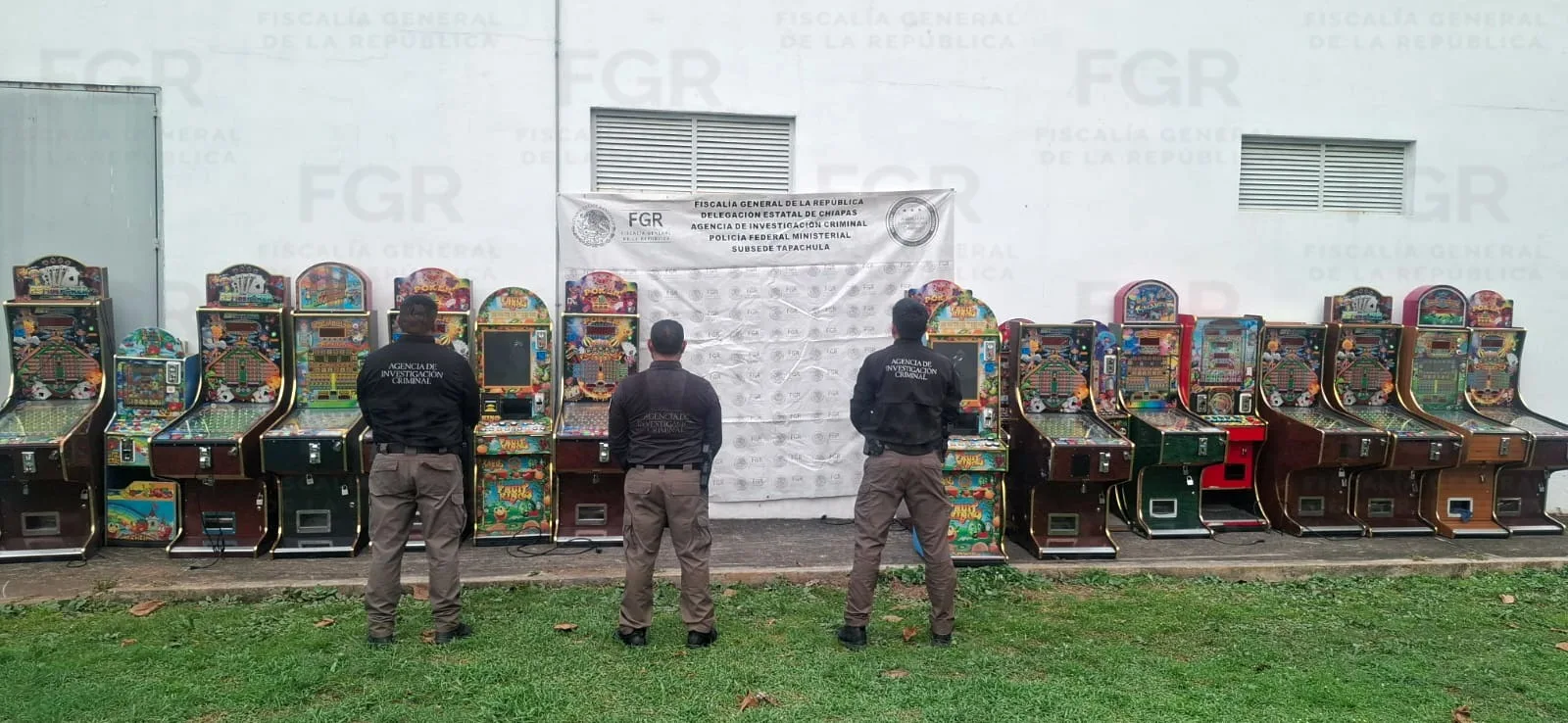 FGR asegura 31 máquinas tragamonedas ilegales en Tuxtla Chico, Chiapas - imagen 4