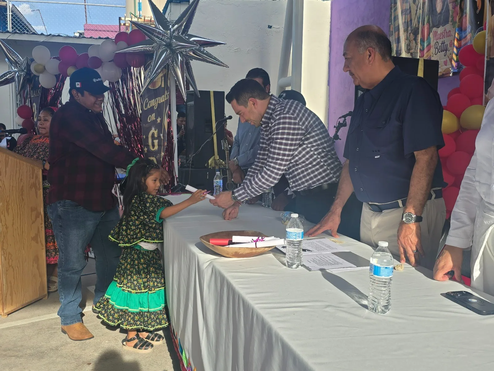 Autoridades educativas encabezan fin de cursos en escuelas indígenas de El Oasis, Chihuahua - imagen 2