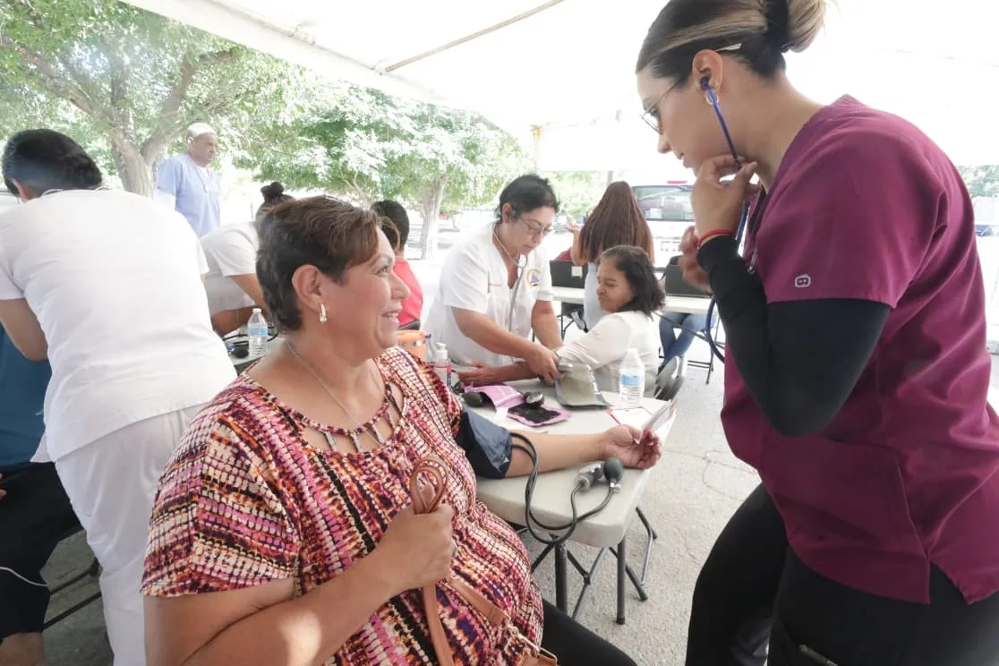 Vecinos de Gómez Morín acceden a servicios municipales durante Cruzadas por Juárez en Ciudad Juárez - imagen 17
