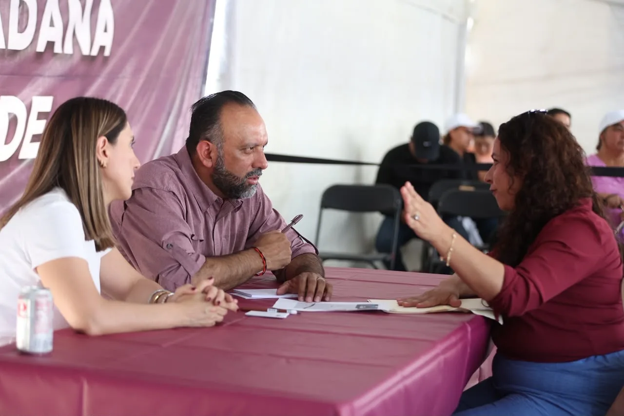 Alcalde de Ciudad Juárez atiende solicitudes ciudadanas en audiencia durante Cruzada por Juárez - imagen 1