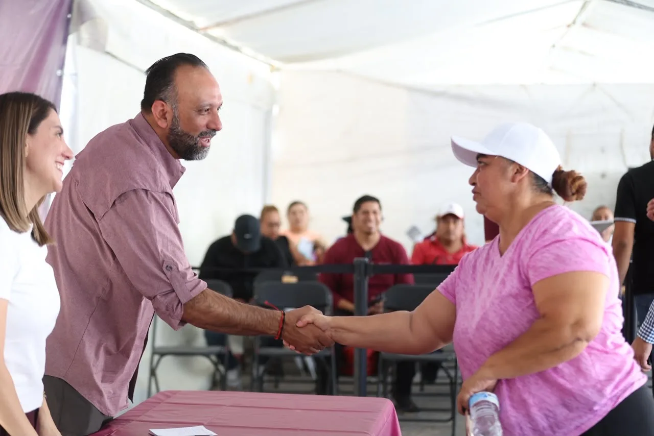 Alcalde de Ciudad Juárez atiende solicitudes ciudadanas en audiencia durante Cruzada por Juárez - imagen 4