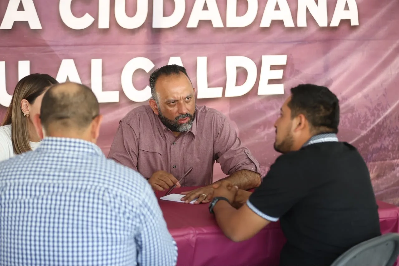 Alcalde de Ciudad Juárez atiende solicitudes ciudadanas en audiencia durante Cruzada por Juárez - imagen 5