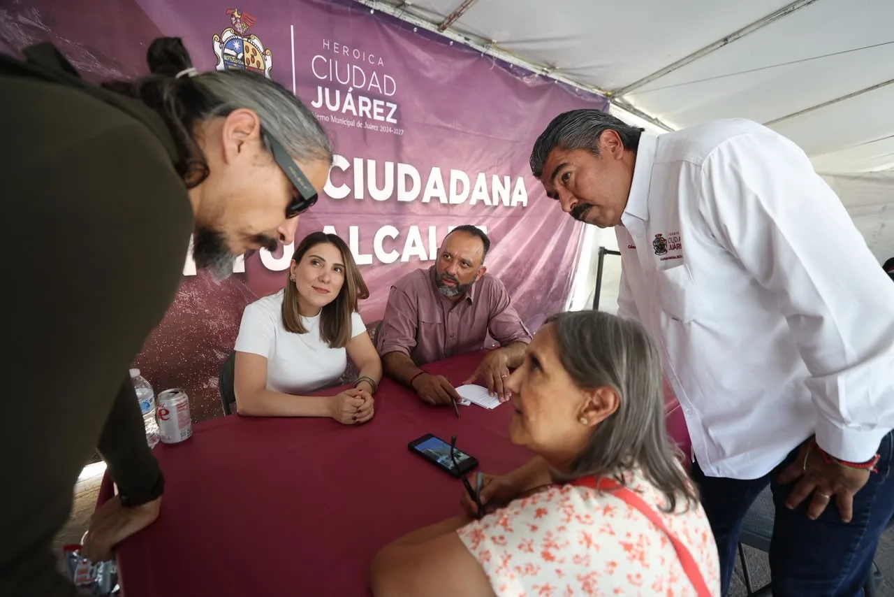 Alcalde de Ciudad Juárez atiende solicitudes ciudadanas en audiencia durante Cruzada por Juárez - imagen 6