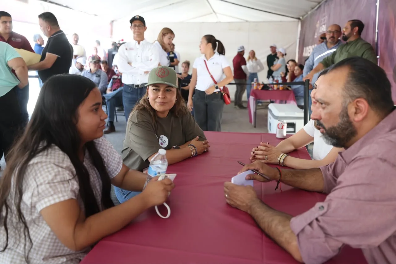 Alcalde de Ciudad Juárez atiende solicitudes ciudadanas en audiencia durante Cruzada por Juárez - imagen 8