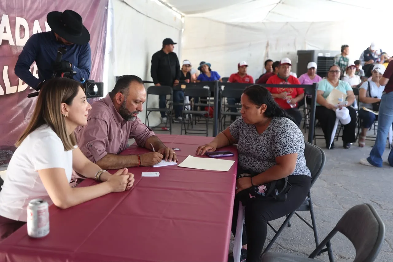 Alcalde de Ciudad Juárez atiende solicitudes ciudadanas en audiencia durante Cruzada por Juárez - imagen 10