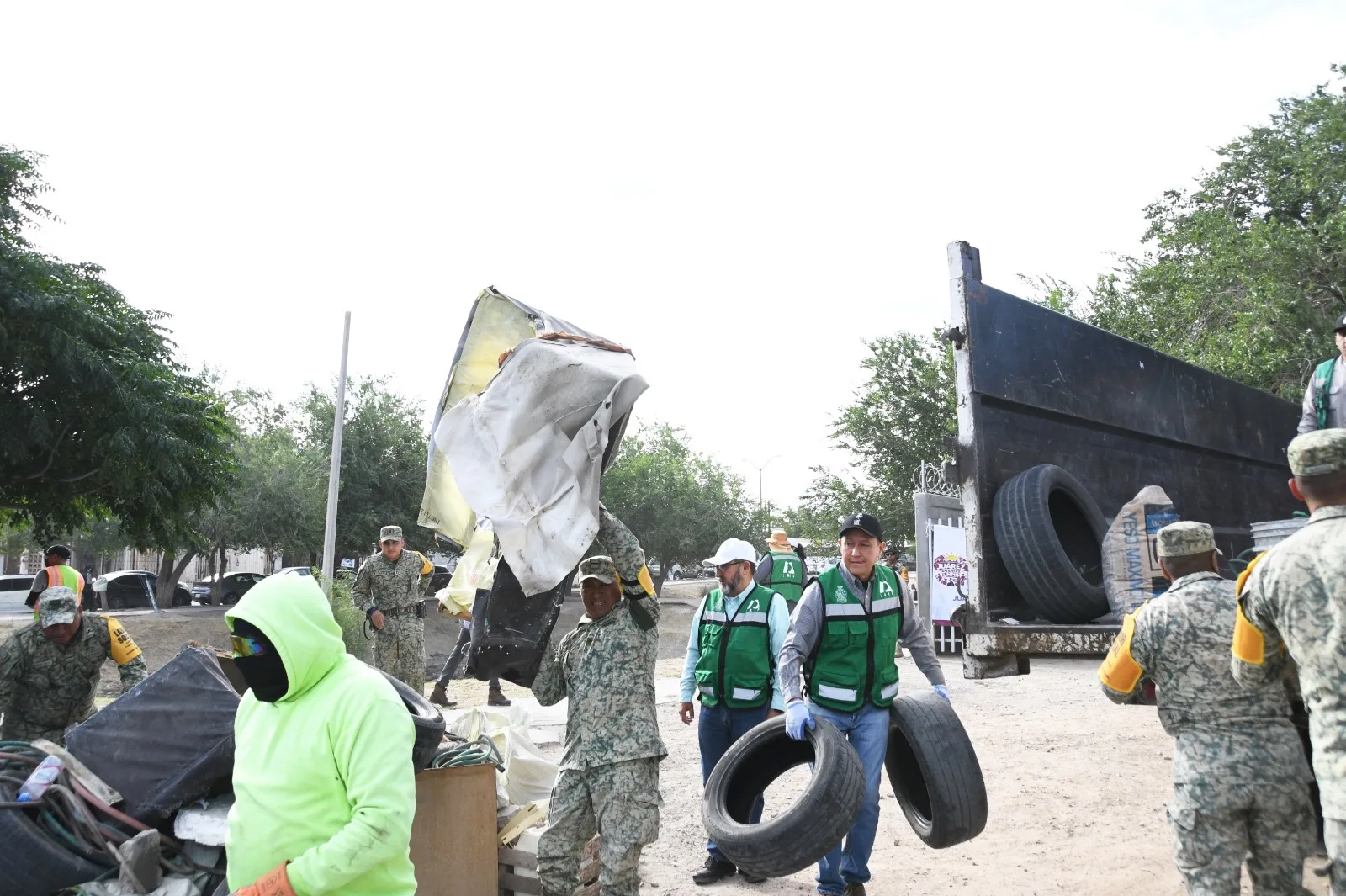 IMIP colabora en jornada de limpieza en Praderas del Sur, Ciudad Juárez - imagen 2