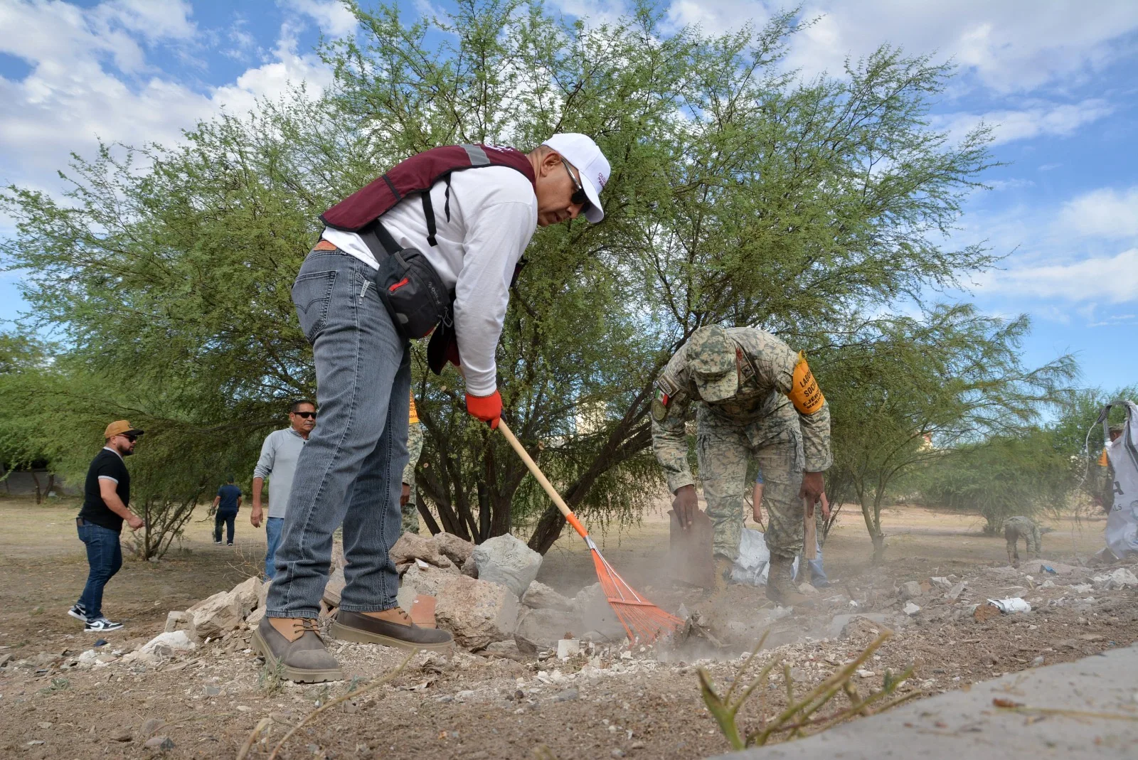 Ciudad Juárez impulsa limpieza y rehabilitación del dique en colonia Complexo Cielo - imagen 6