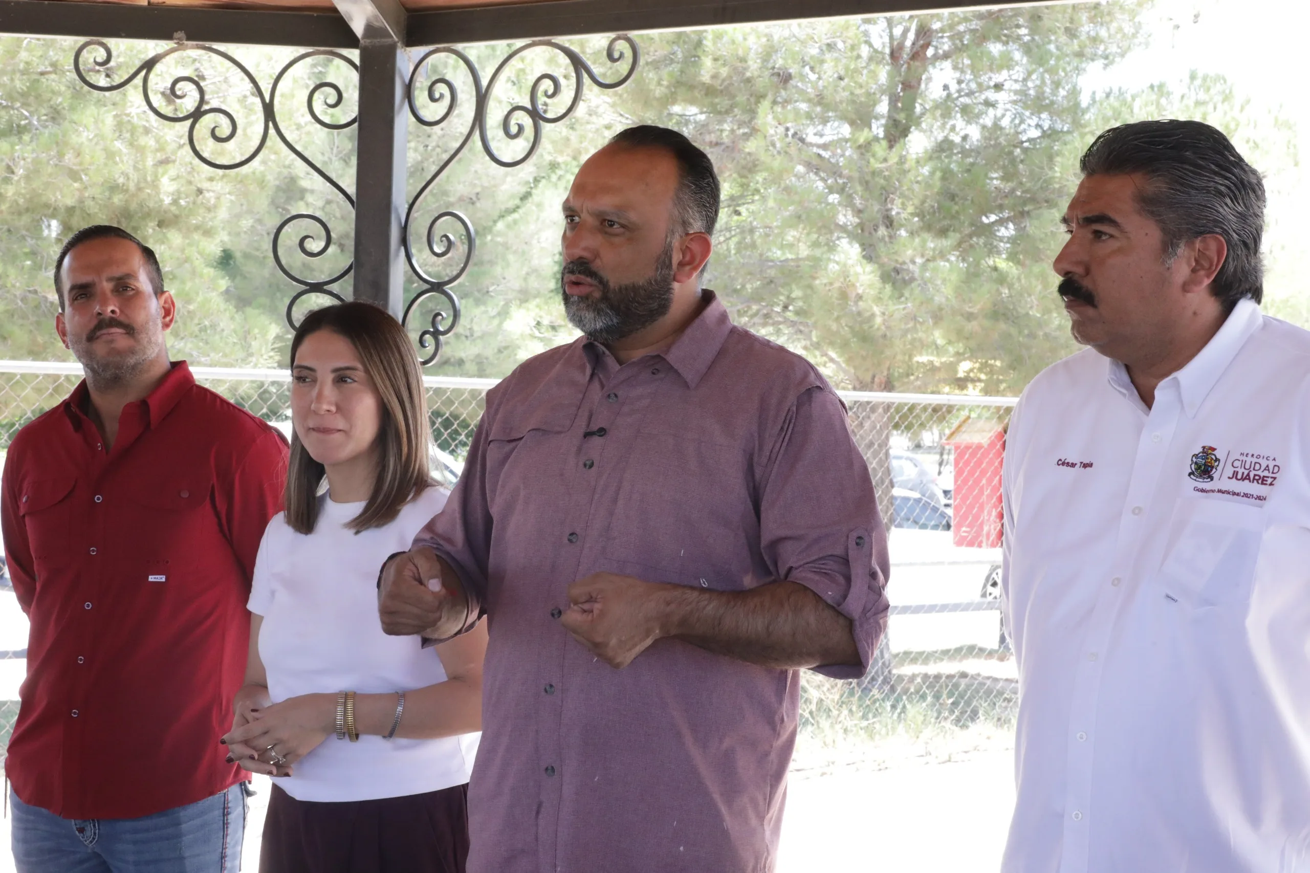 Juárez entrega tambos de reciclaje y dona 50 árboles en Colonial del Valle para impulsar cuidado ambiental - imagen 3