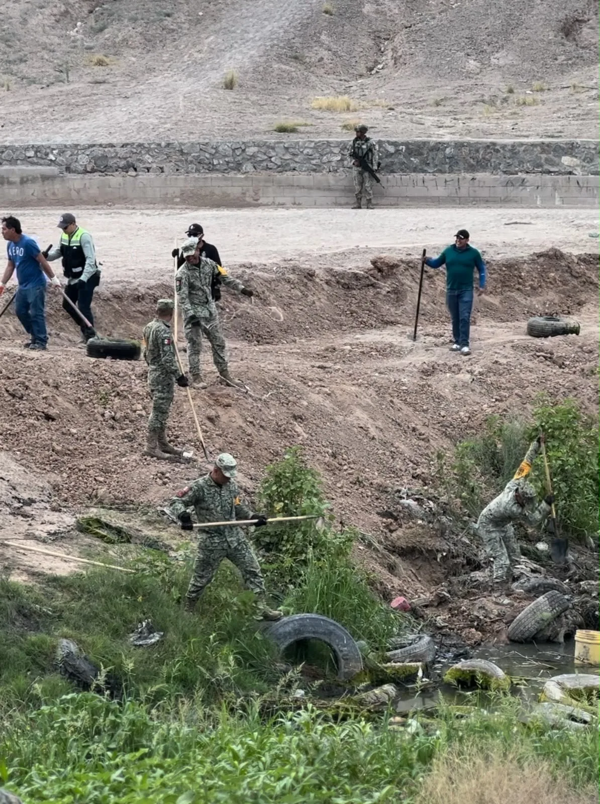 Obras Públicas interviene colonia Parajes del Valle con programa Juárez Amanece Limpio - imagen 4