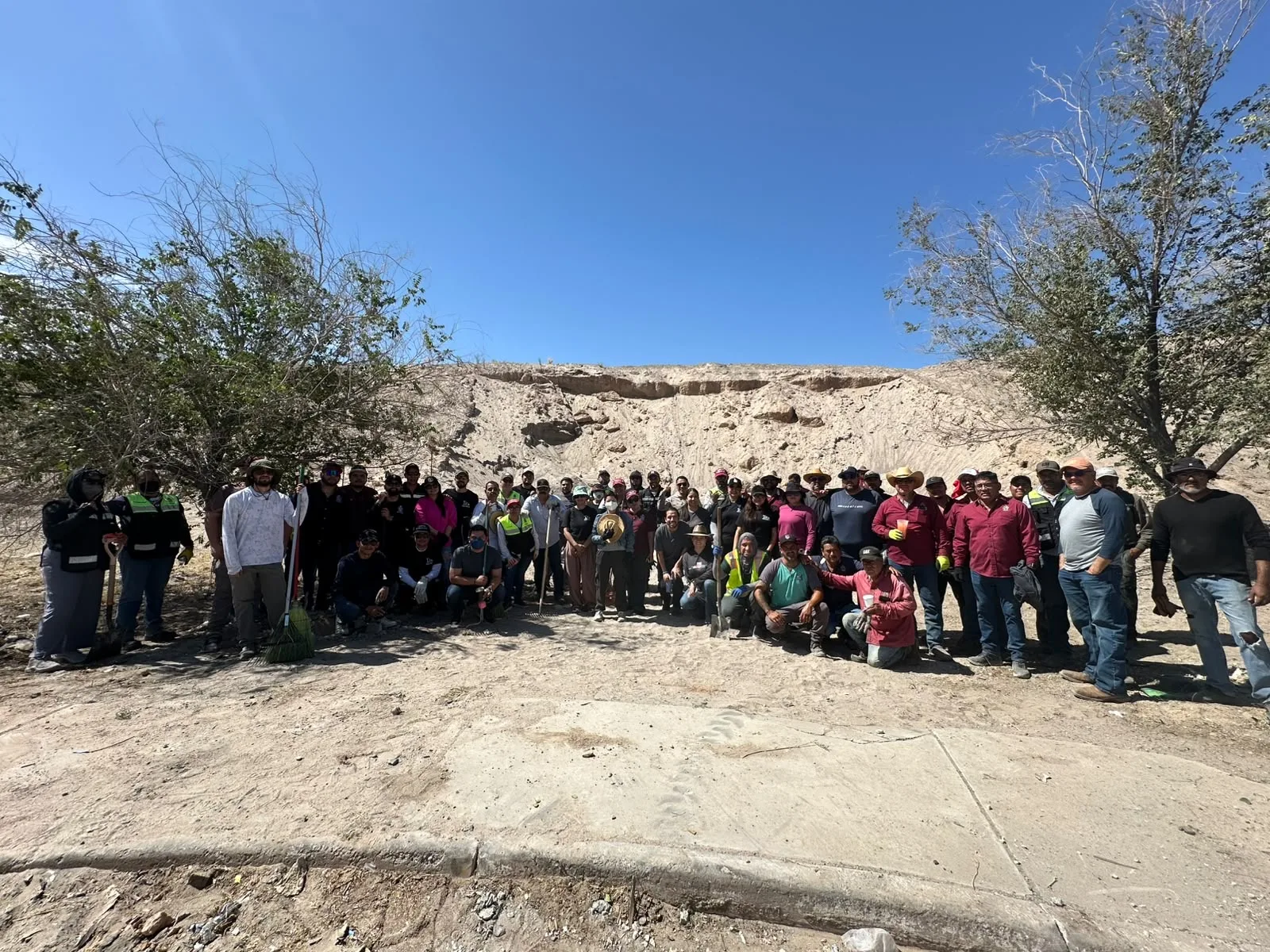 Obras Públicas interviene colonia Parajes del Valle con programa Juárez Amanece Limpio - imagen 11