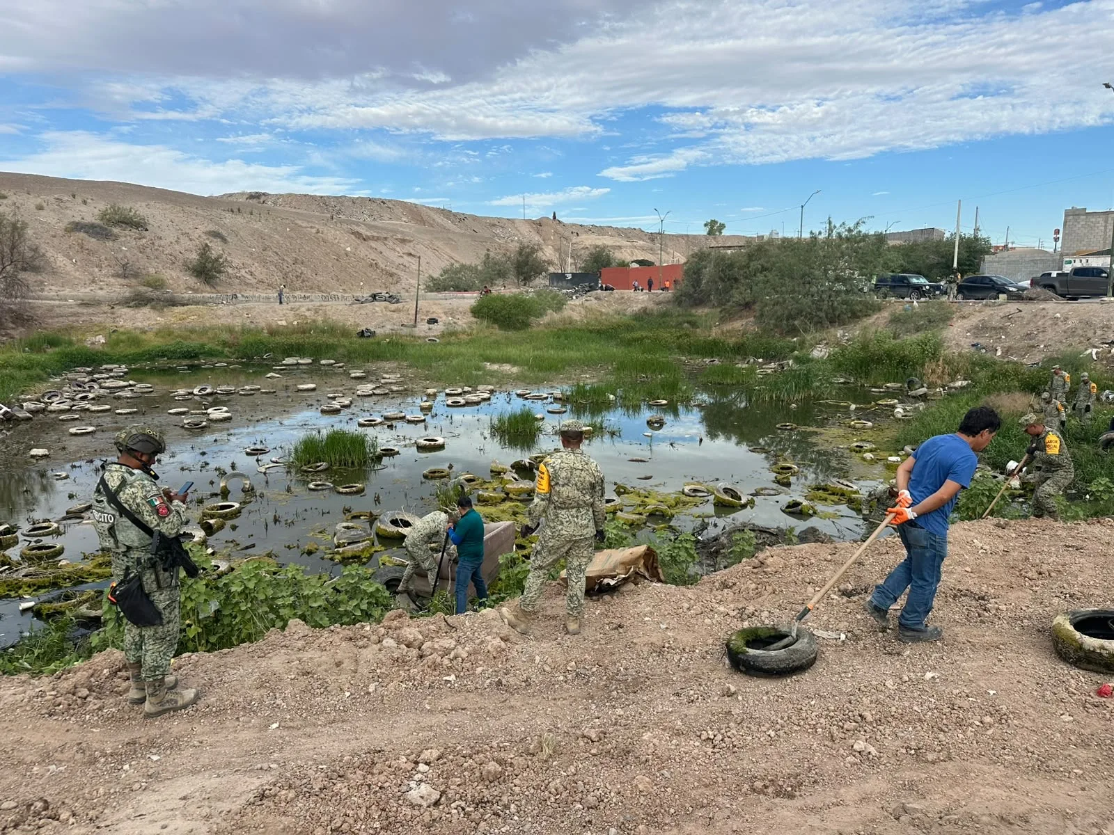 Obras Públicas interviene colonia Parajes del Valle con programa Juárez Amanece Limpio - imagen 12