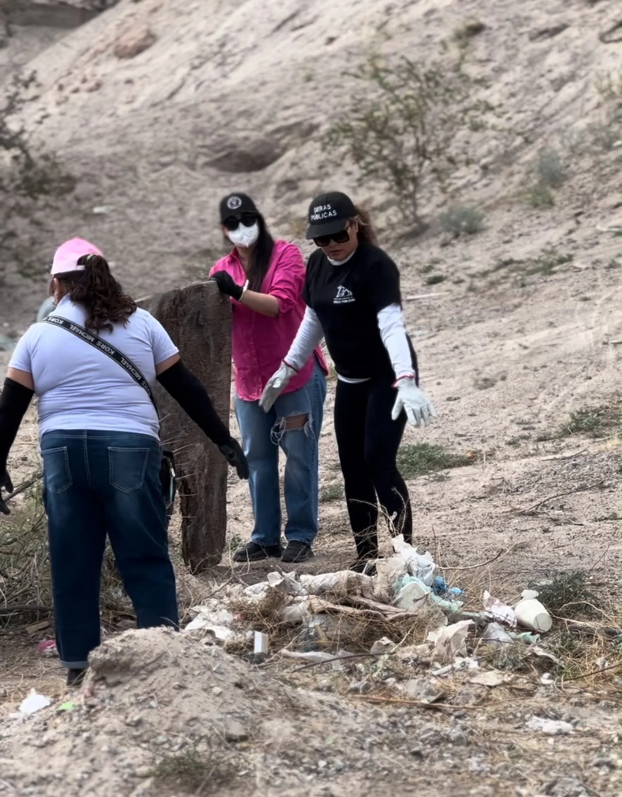 Obras Públicas interviene colonia Parajes del Valle con programa Juárez Amanece Limpio - imagen 13