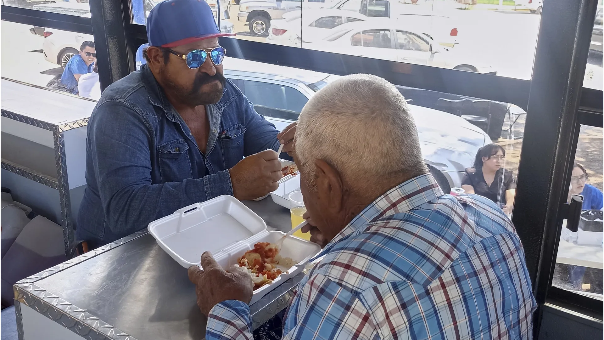 Comedor móvil de NutriChihuahua atiende a más de 50 familias en Bachíniva - imagen 1