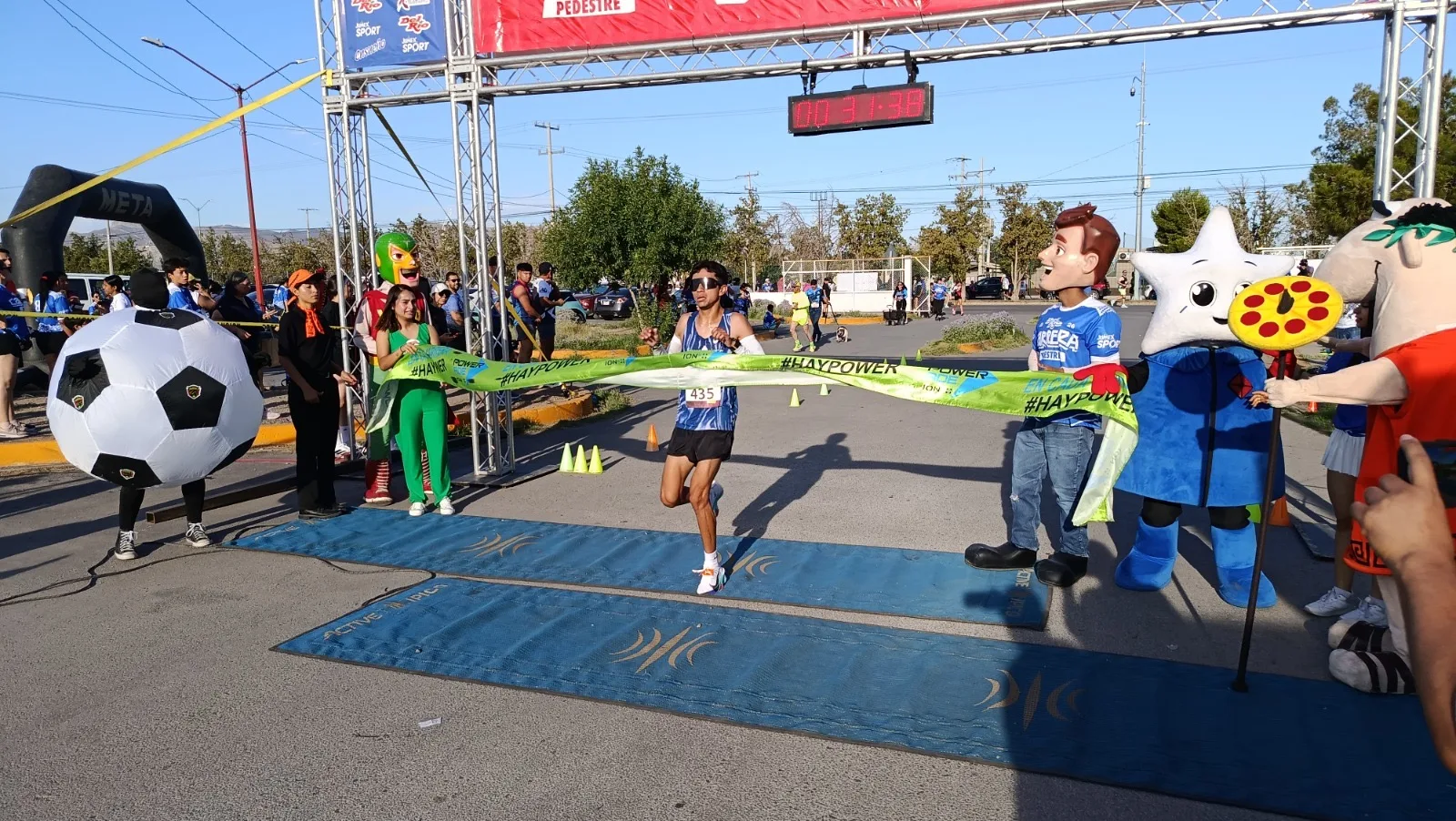 Más de 3,500 corredores participan en la cuarta etapa del Circuito Atlético Pedestre en Ciudad Juárez - imagen 2