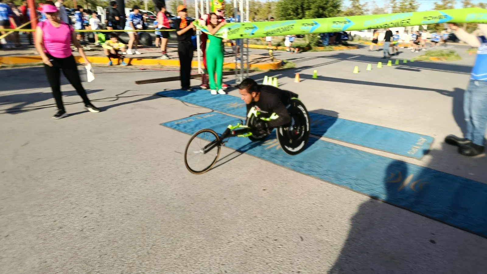 Más de 3,500 corredores participan en la cuarta etapa del Circuito Atlético Pedestre en Ciudad Juárez - imagen 6