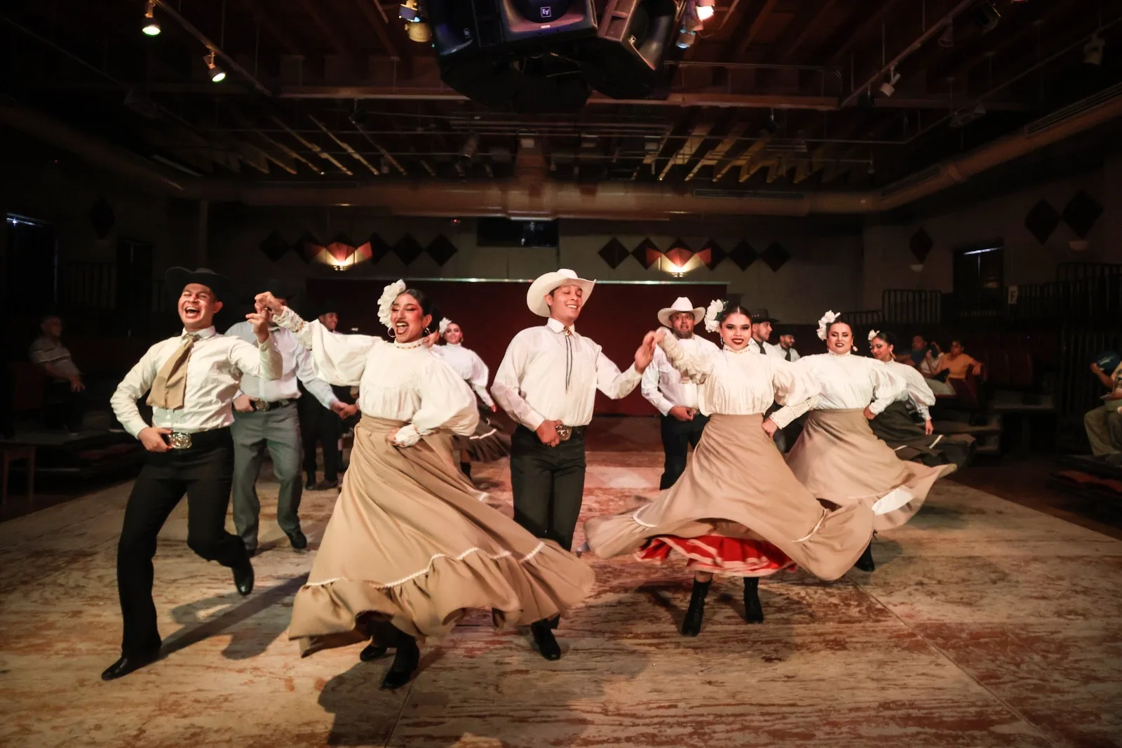 Espectáculo de danza folklórica destaca tradiciones de Chihuahua en Juárez - imagen 1