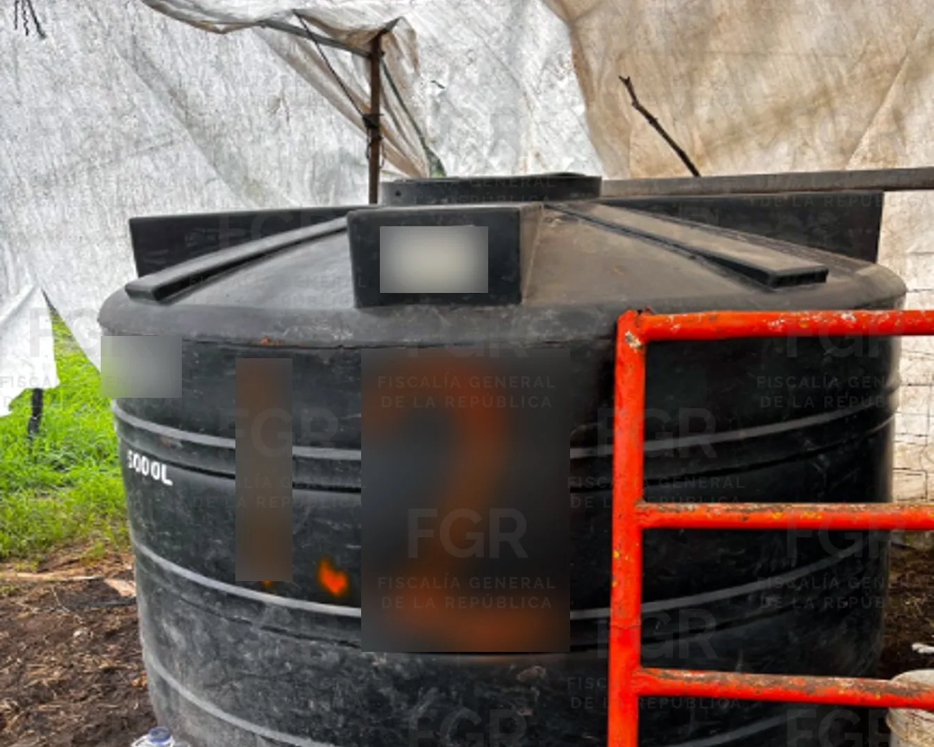 FGR asegura 6,000 litros de hidrocarburo en cateo en Tototlán, Jalisco - imagen 2