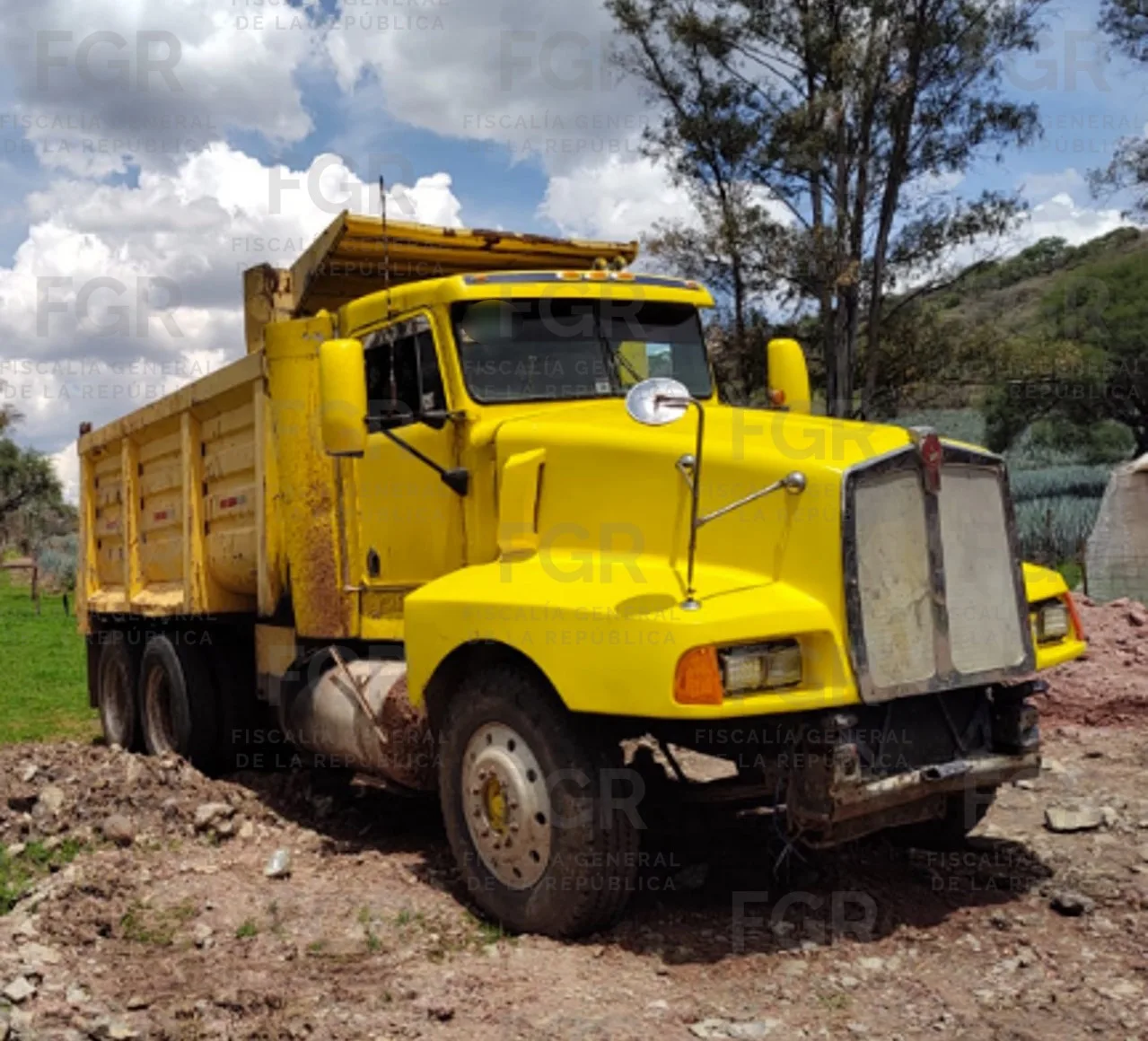 FGR asegura 6,000 litros de hidrocarburo en cateo en Tototlán, Jalisco - imagen 8