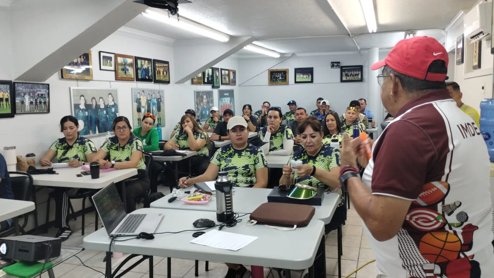 Inicia clínica de atletismo para capacitar a maestros de primaria en Ciudad Juárez - imagen 1