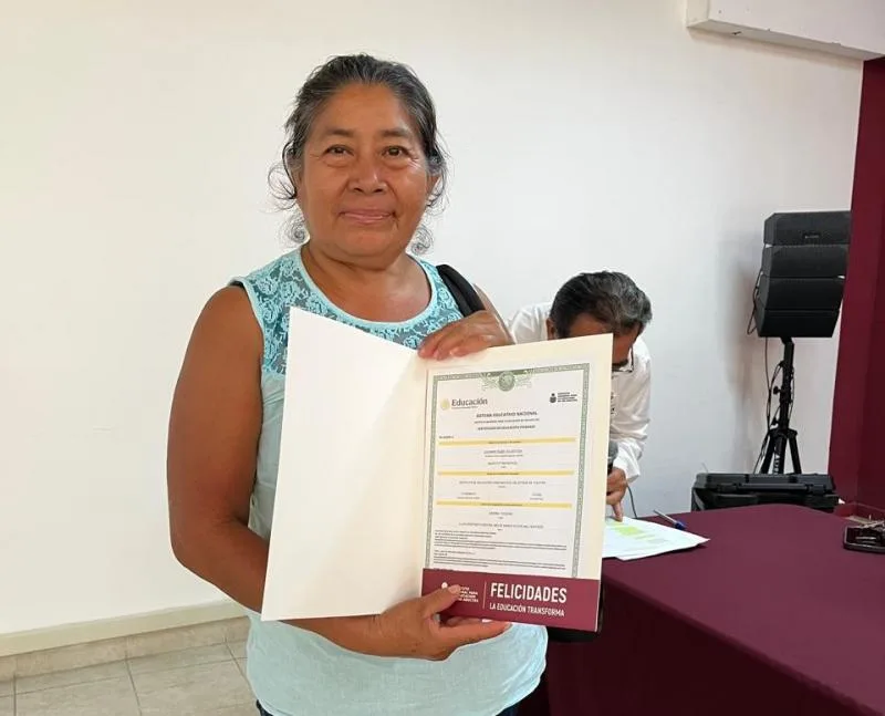 Más de 800 personas obtienen certificado de primaria en Yucatán con apoyo del Ieaey en 2026 - imagen 2
