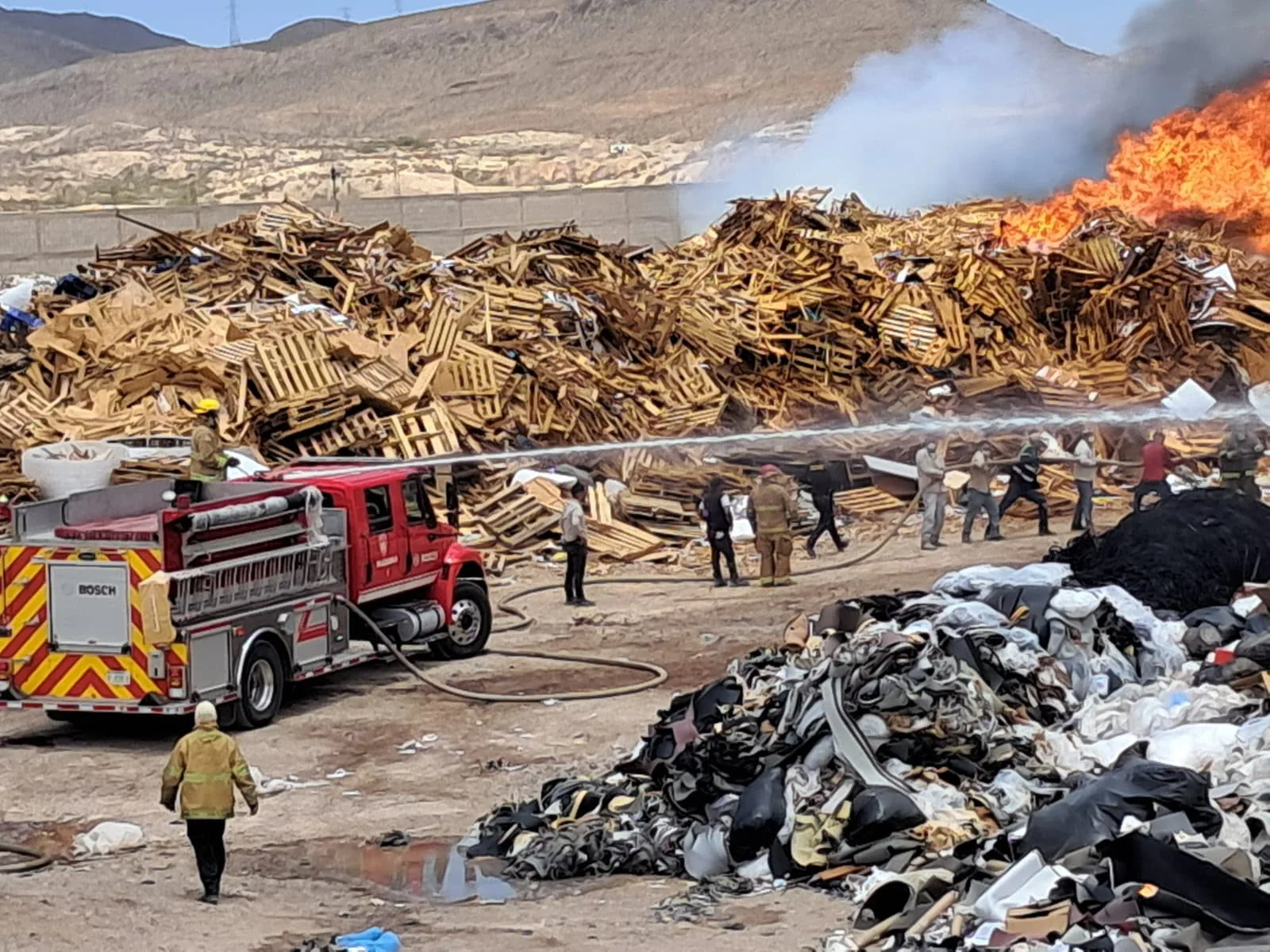 Incendio en recicladora eleva niveles de contaminación y afecta calidad del aire en Ciudad Juárez - imagen 2