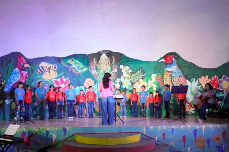 Niñas y niños de Paaxil Kuxtal protagonizan concierto en la Concha Acústica de Tixpéhual - imagen 1