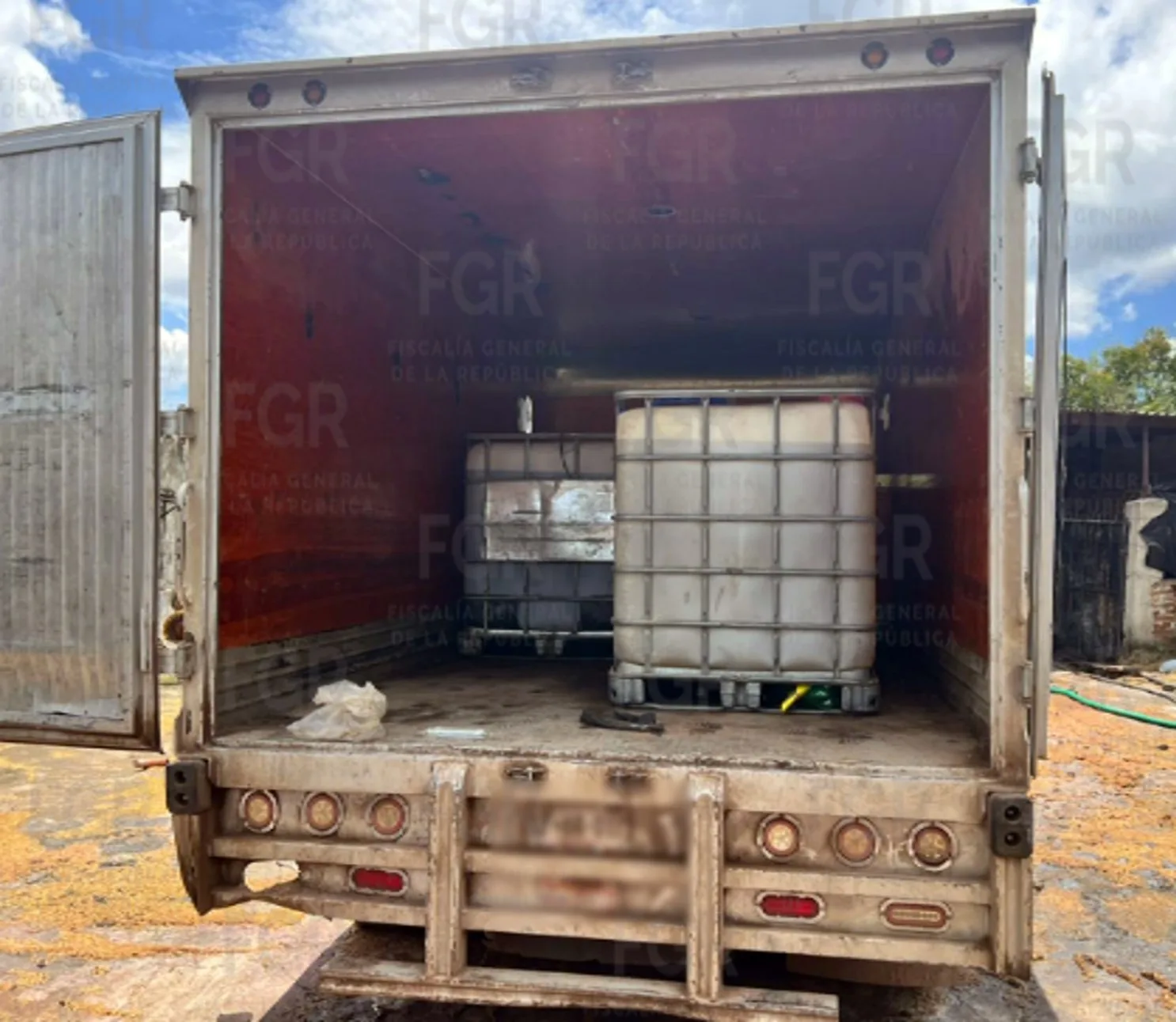 FGR asegura casi 18 mil litros de hidrocarburo en cateo en Atotonilco el Alto, Jalisco - imagen 2