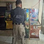 FGR asegura 12 máquinas tragamonedas en cateo en Cerro Azul, Veracruz - imagen 1