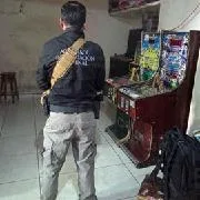 FGR asegura 12 máquinas tragamonedas en cateo en Cerro Azul, Veracruz - imagen 7