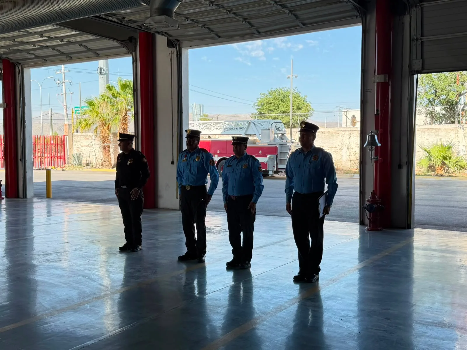 Bomberos de Ciudad Juárez despiden al Teniente Enoc García Solís tras 26 años de servicio - imagen 2
