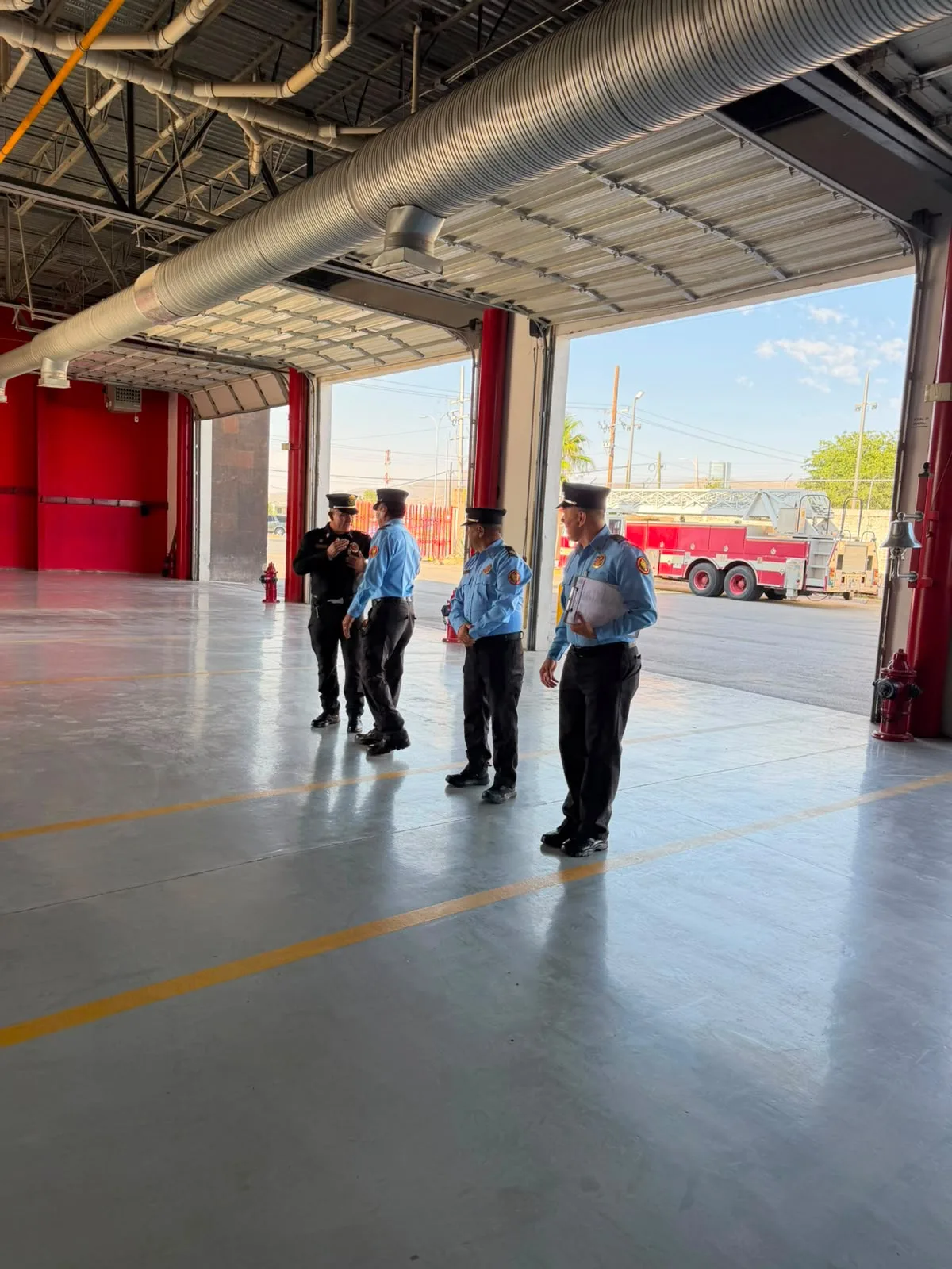 Bomberos de Ciudad Juárez despiden al Teniente Enoc García Solís tras 26 años de servicio - imagen 4