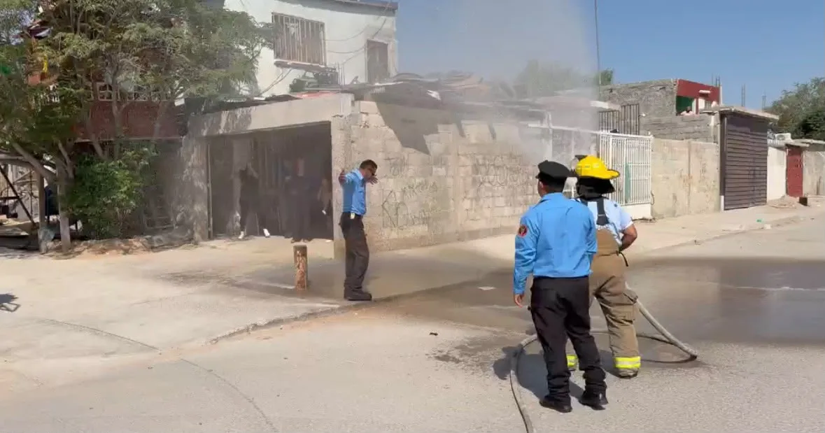 Bomberos de Ciudad Juárez despiden al Teniente Enoc García Solís tras 26 años de servicio - imagen 6