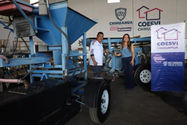 Coesvi entrega computadoras y máquina adobera al municipio de Cusihuiriachi - imagen 2