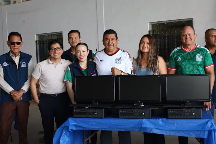 Coesvi entrega computadoras y máquina adobera al municipio de Cusihuiriachi - imagen 1