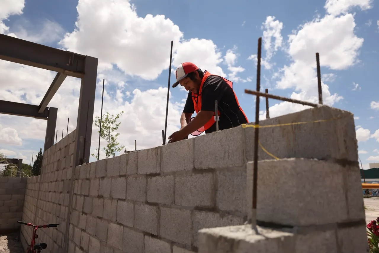 Avanzan trabajos de rehabilitación en la Plaza del Periodista de Ciudad Juárez - imagen 4