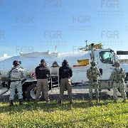 FGR asegura nueve mil litros de hidrocarburo en Huimanguillo, Tabasco - imagen 1