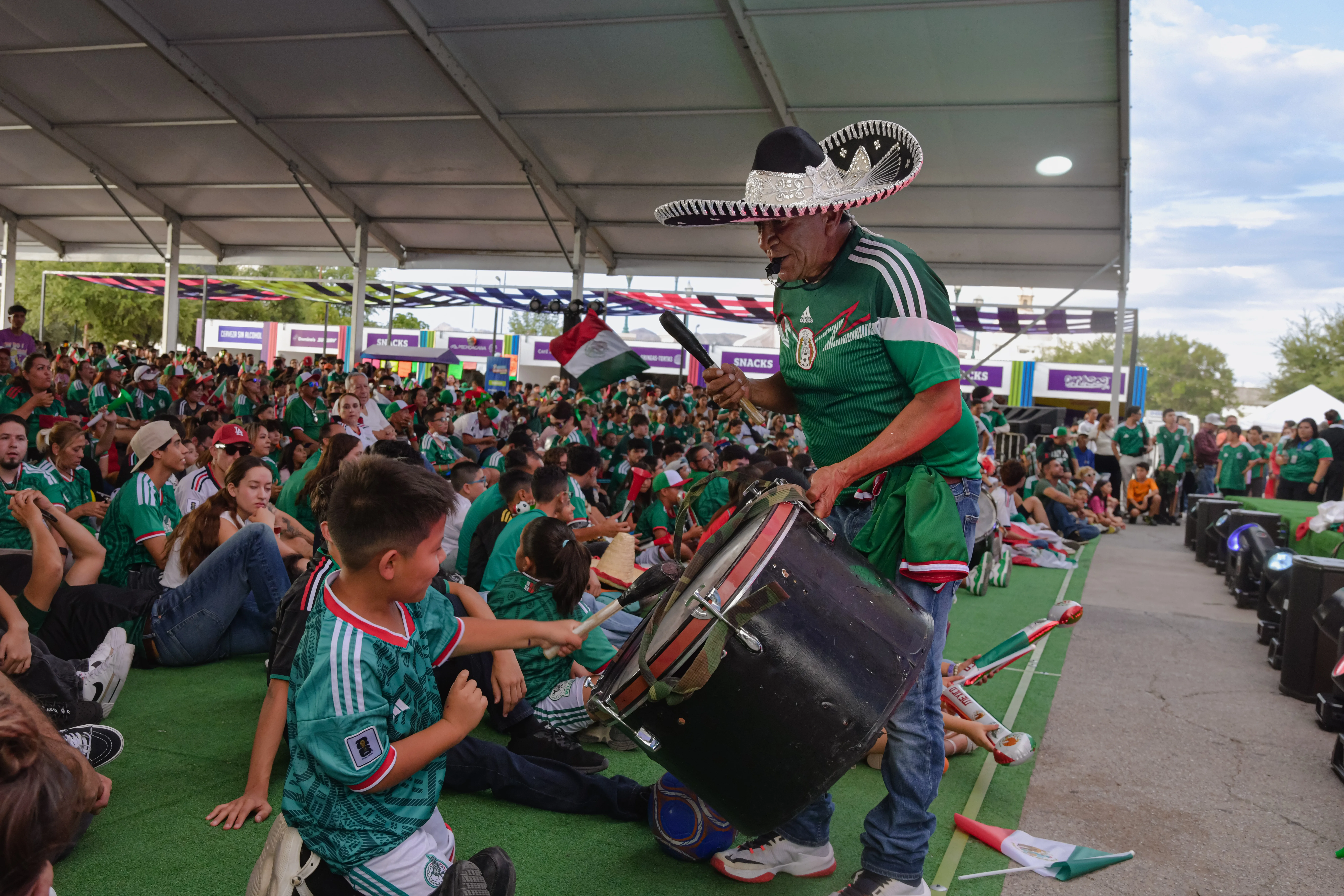 Chihuahuenses ven triunfo de México 2-0 sobre Ecuador en la Fiesta Mundialista 2026 - imagen 6