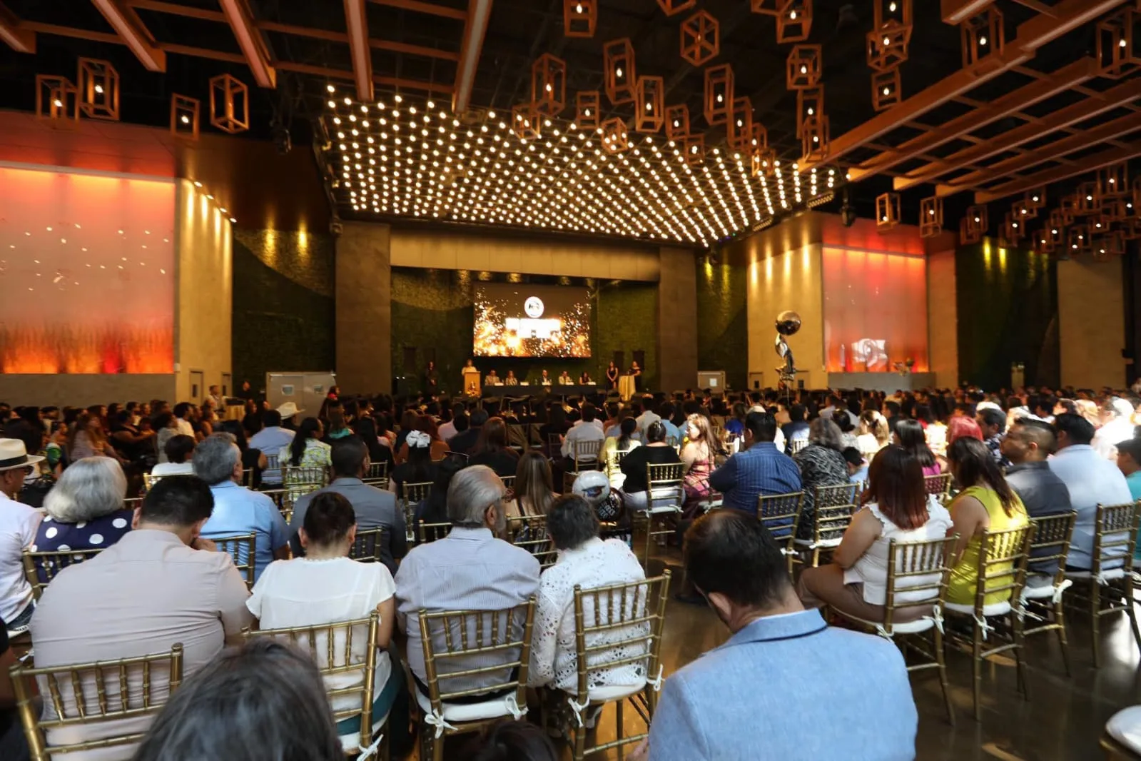 Director de Educación Municipal asiste a graduaciones de bachillerato en Ciudad Juárez - imagen 2