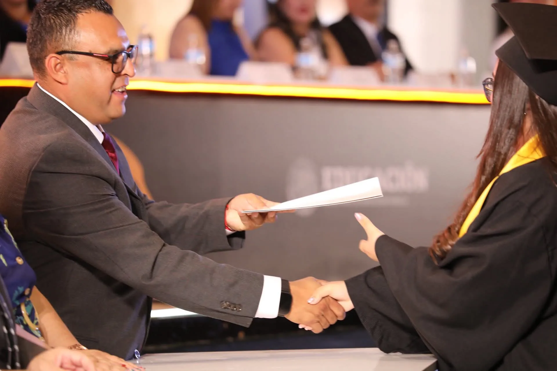 Director de Educación Municipal asiste a graduaciones de bachillerato en Ciudad Juárez - imagen 4